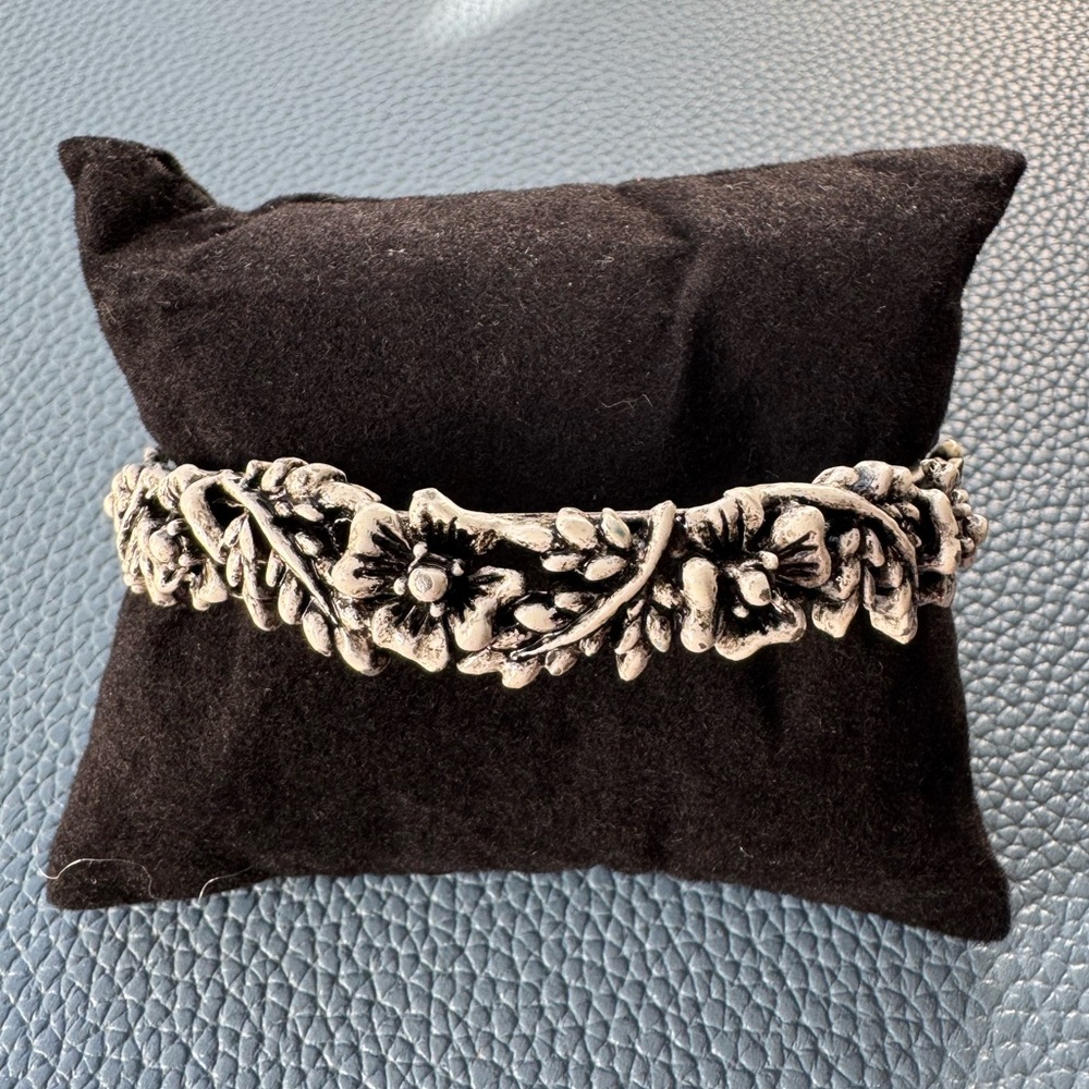Floral Vine Antique White Vintage (1950’s) Bracelet. Stamped FLORENZA